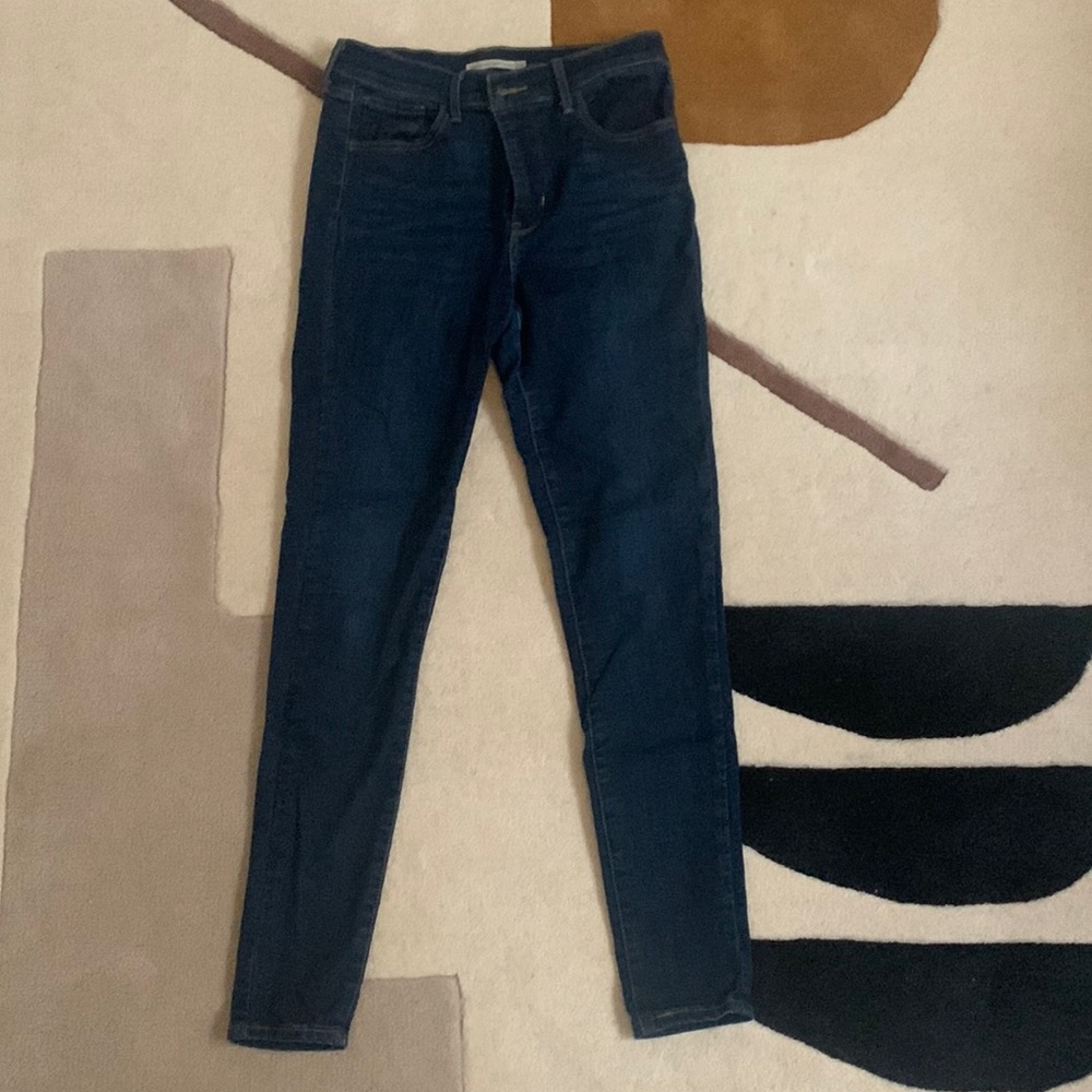 Dark wash Levi’s 720 high rise super skinny jeans